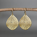 Gold-coloured retro leaf hollow drop earrings with pierced fitting
