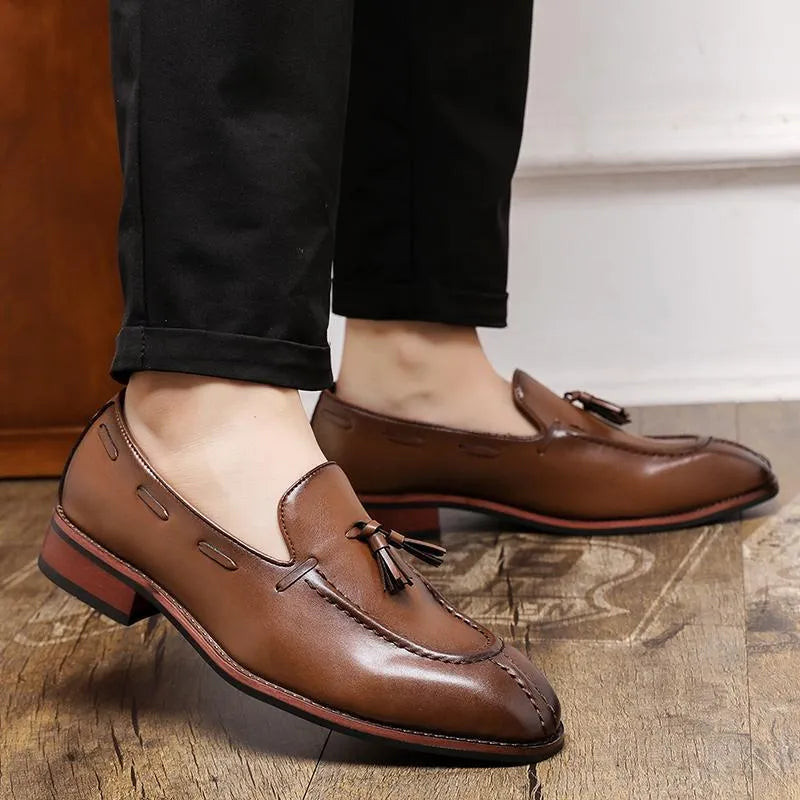 Men's black PU leather tassel shoes with tall crown upper for formal wear
