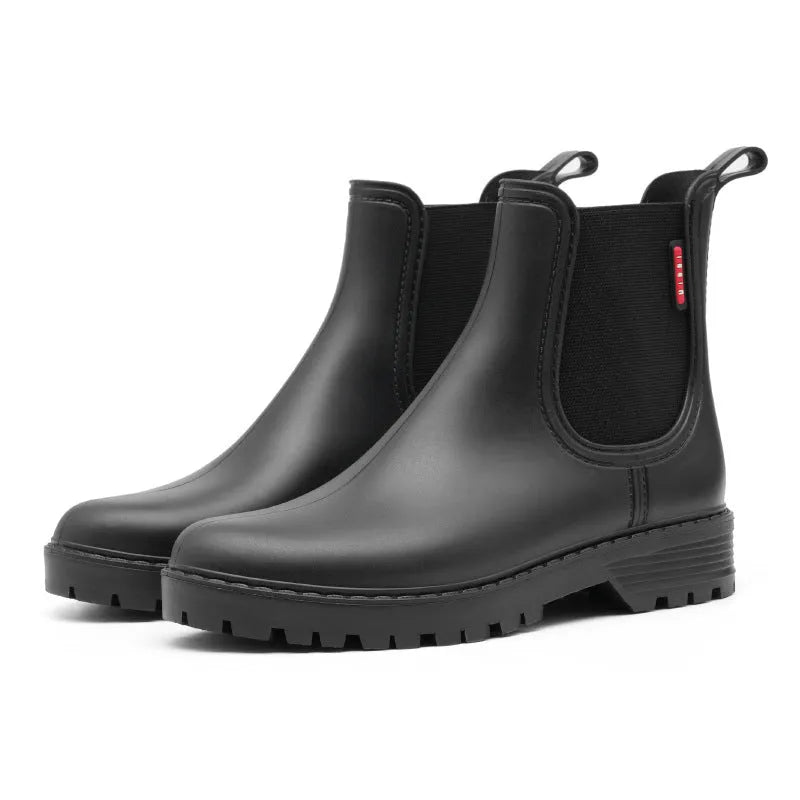Ladies' short Chelsea non-slip lightweight rain boots in black PVC