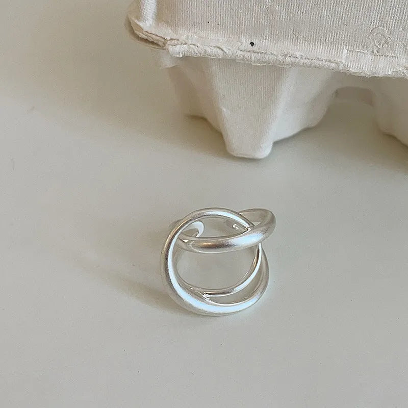 Geometric open ring with three-dimensional interlaced matte metal design