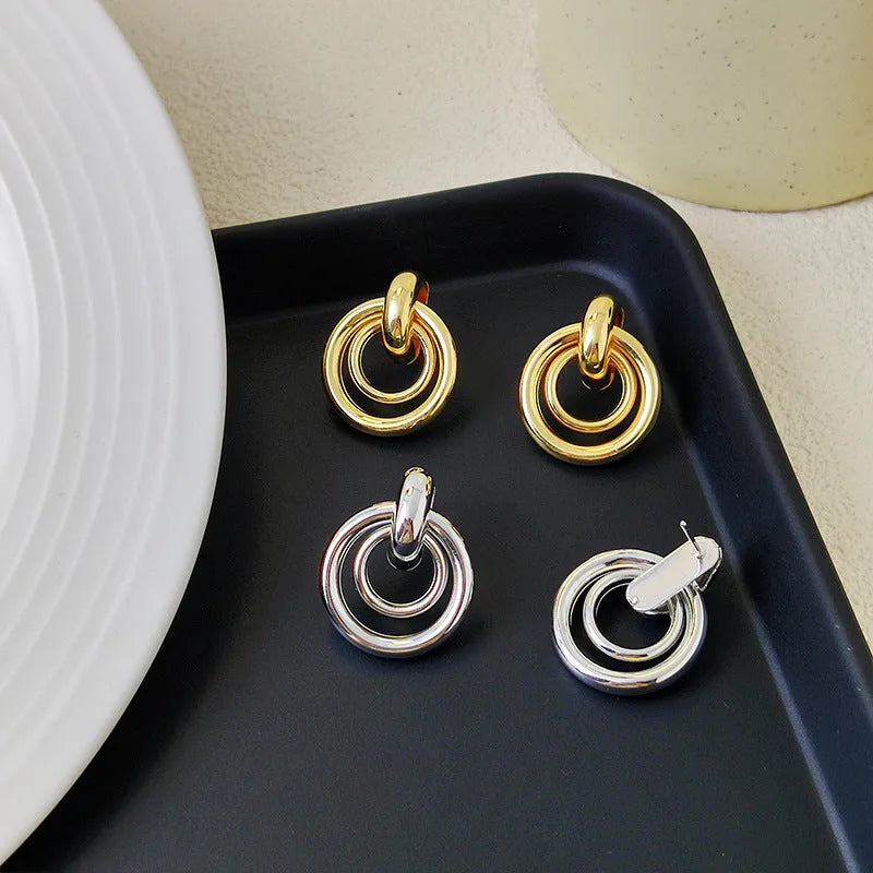 Geometric round ring earrings with irregular shape in gold and silver colour options