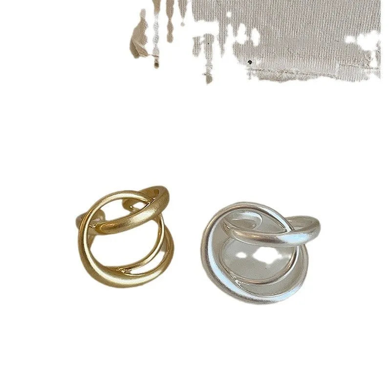 Geometric open ring with three-dimensional interlaced matte metal design