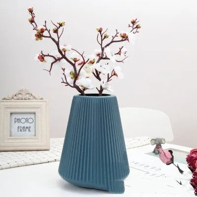 Colourful melamine plastic decorative flower vase in blue, green, pink, or white, 16cm by 20cm