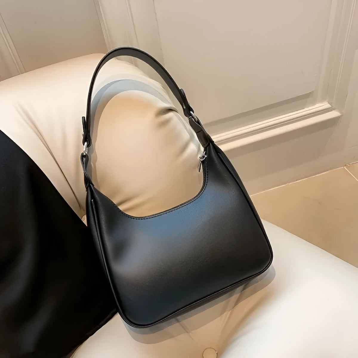 Mini polyester tote bag in 039 Black and 039 White, no gender wind style, compact mini carry bag