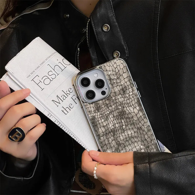 Crocodile pattern electroplated phone case in imitation leather with fall protection for iPhone 12, 13 and 14 Pro Max