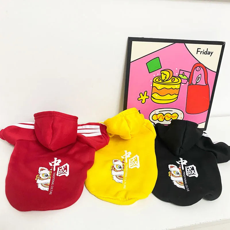 Cartoon-style polyester dog jumper in red, black or yellow, sizes XS to 4XL for autumn and winter