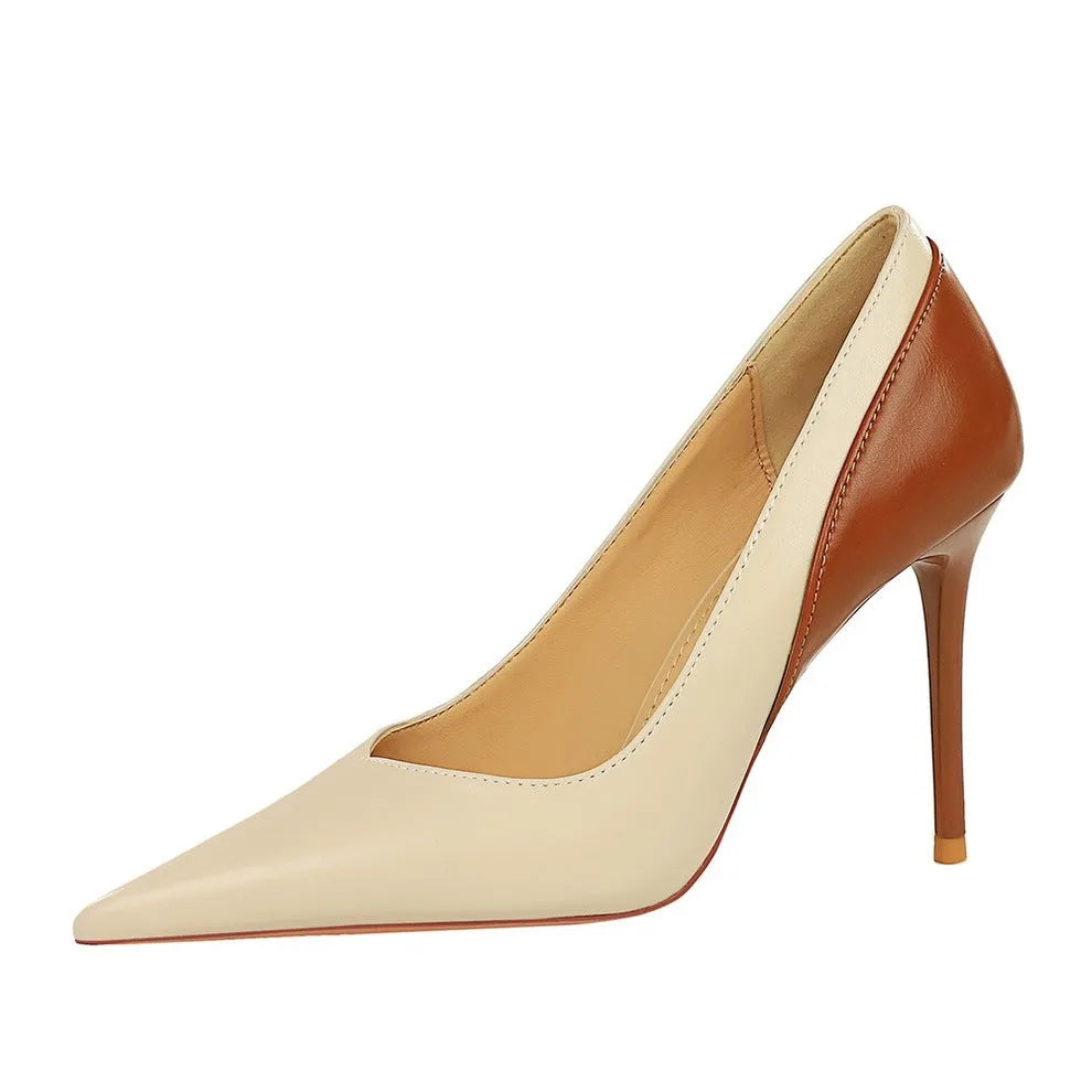 Women's retro style stiletto heel pumps in black with pointed toe and super high heel for banquet occasions
