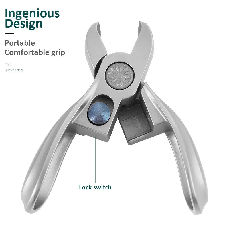 Large opening stainless steel anti-splash nail clipper in silver for manicure nail trimming