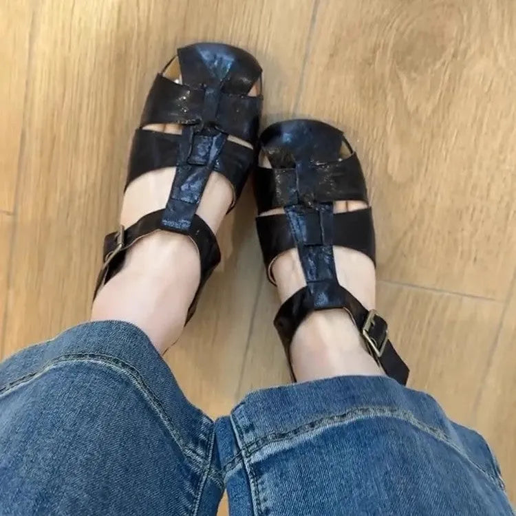 Women's woven Roman shoes with round toe and buckle in apricot and black colours on display