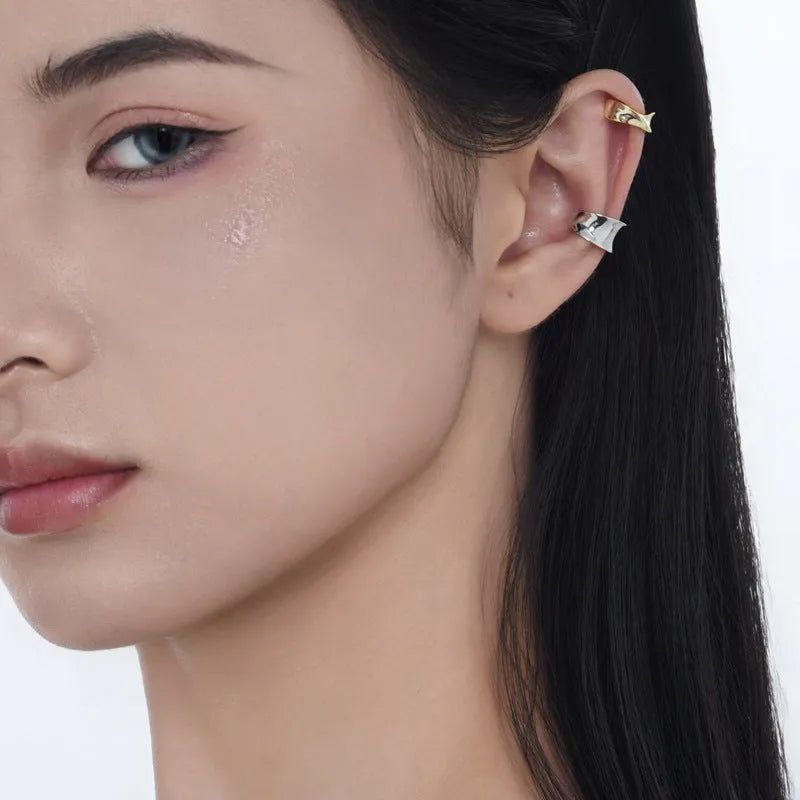 Single S925 sterling silver round ear clip in white gold colour or 18K gold, geometric earring for women