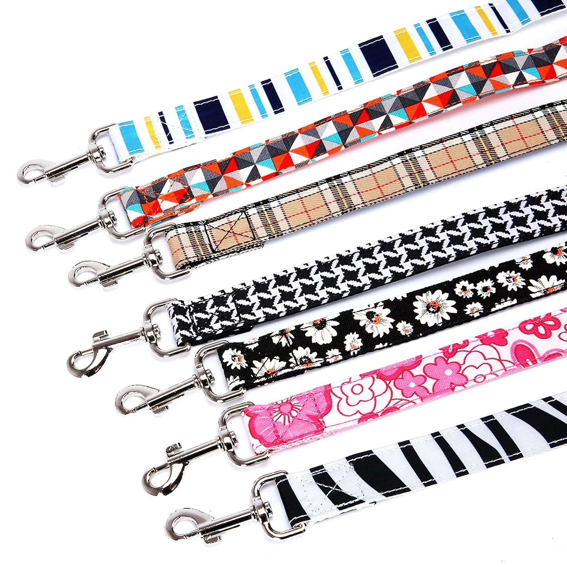 Black plaid stripe Christmas pet traction rope showing 120cm imitation nylon extension strap for dog walking control