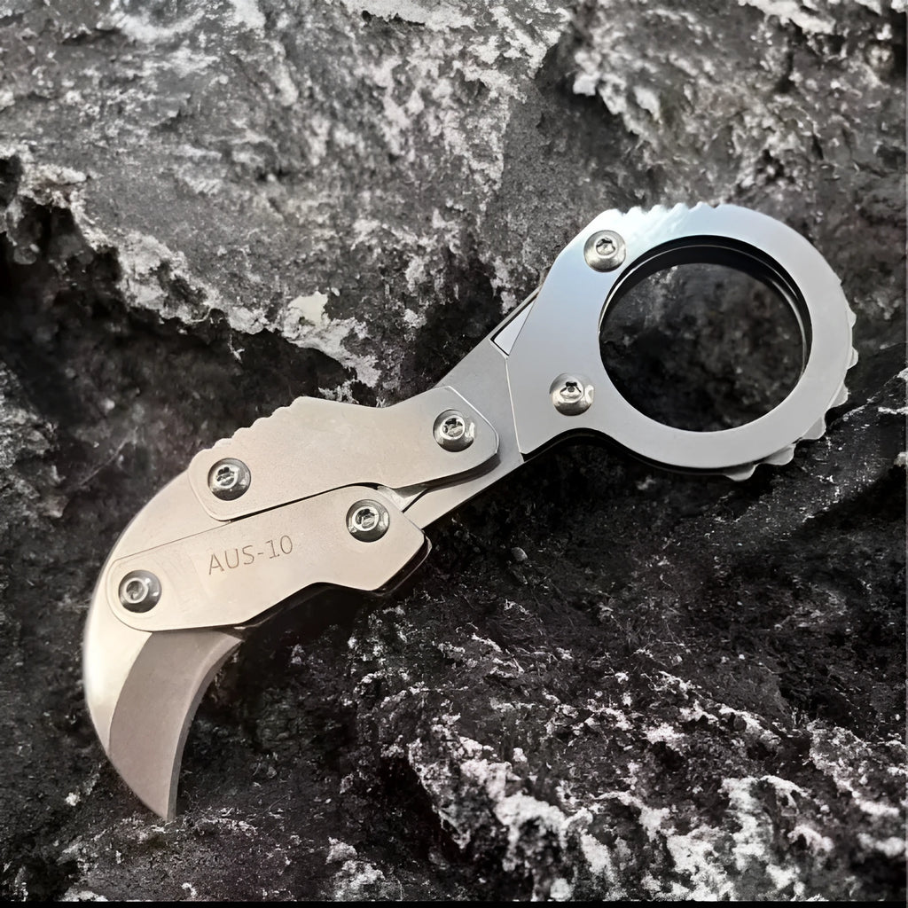 Compact high hardness stainless steel 420J2 outdoor folding knife with 2.6cm blade and folding mechanism