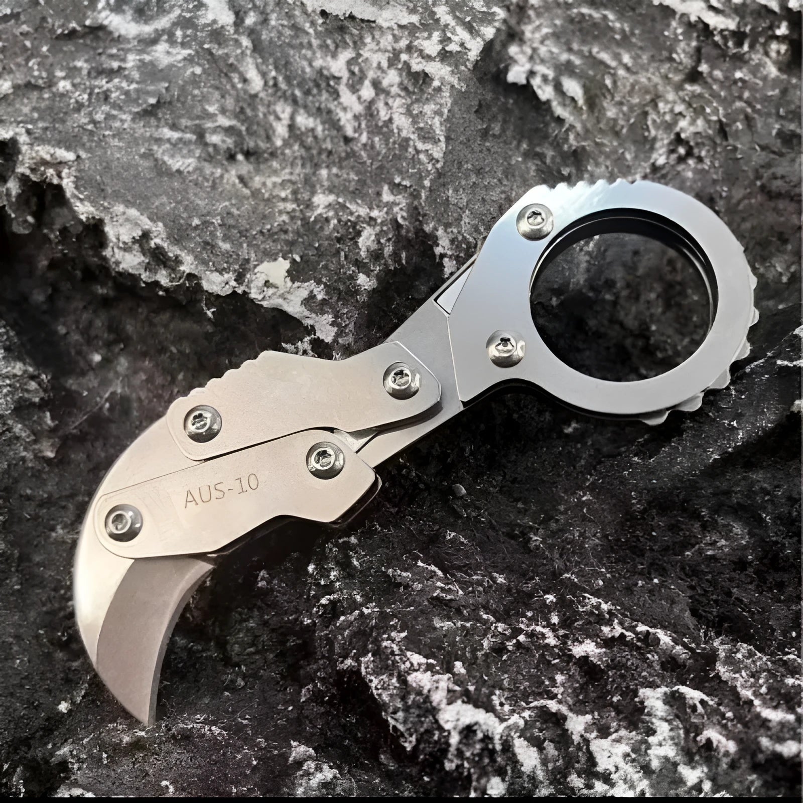 Compact high hardness stainless steel 420J2 outdoor folding knife with 2.6cm blade and folding mechanism