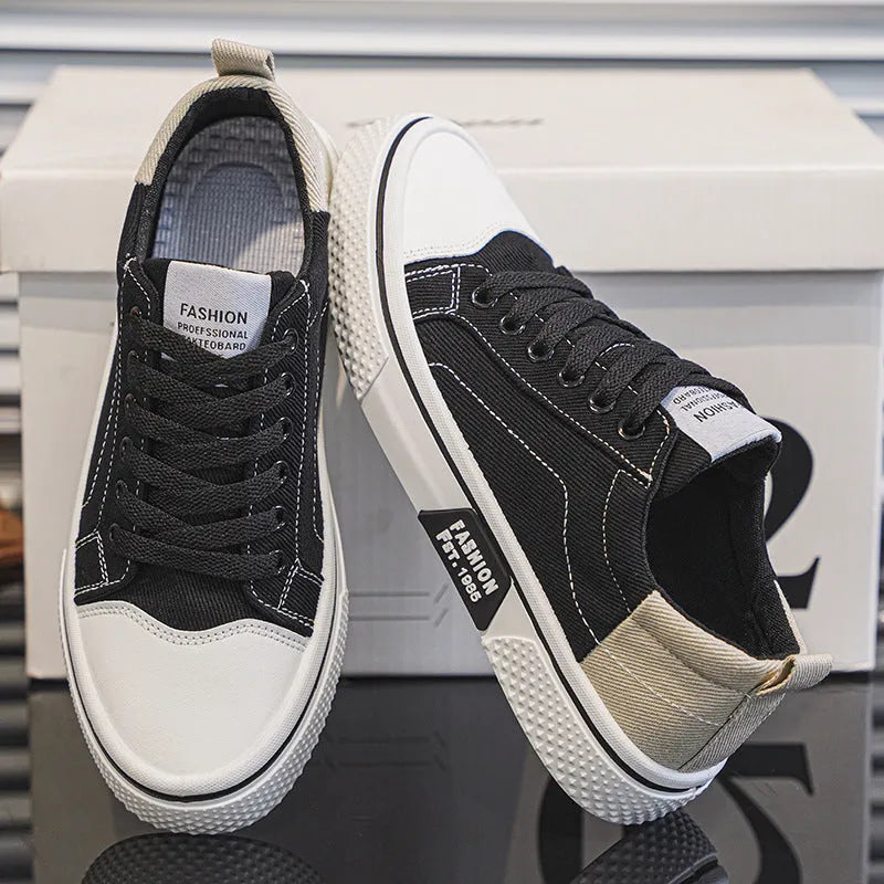 Men's low-top casual canvas shoes in blue with round toe and lace-up front for skateboarding