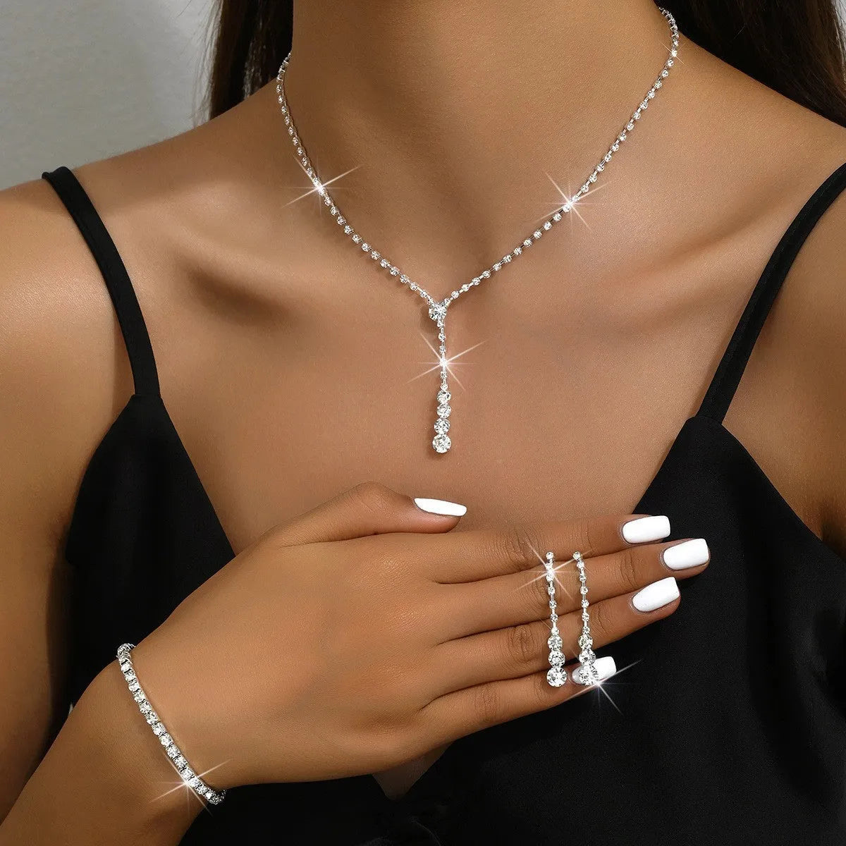 Women's rhinestone jewellery set with tassel and heart-shaped pendants in four colour options