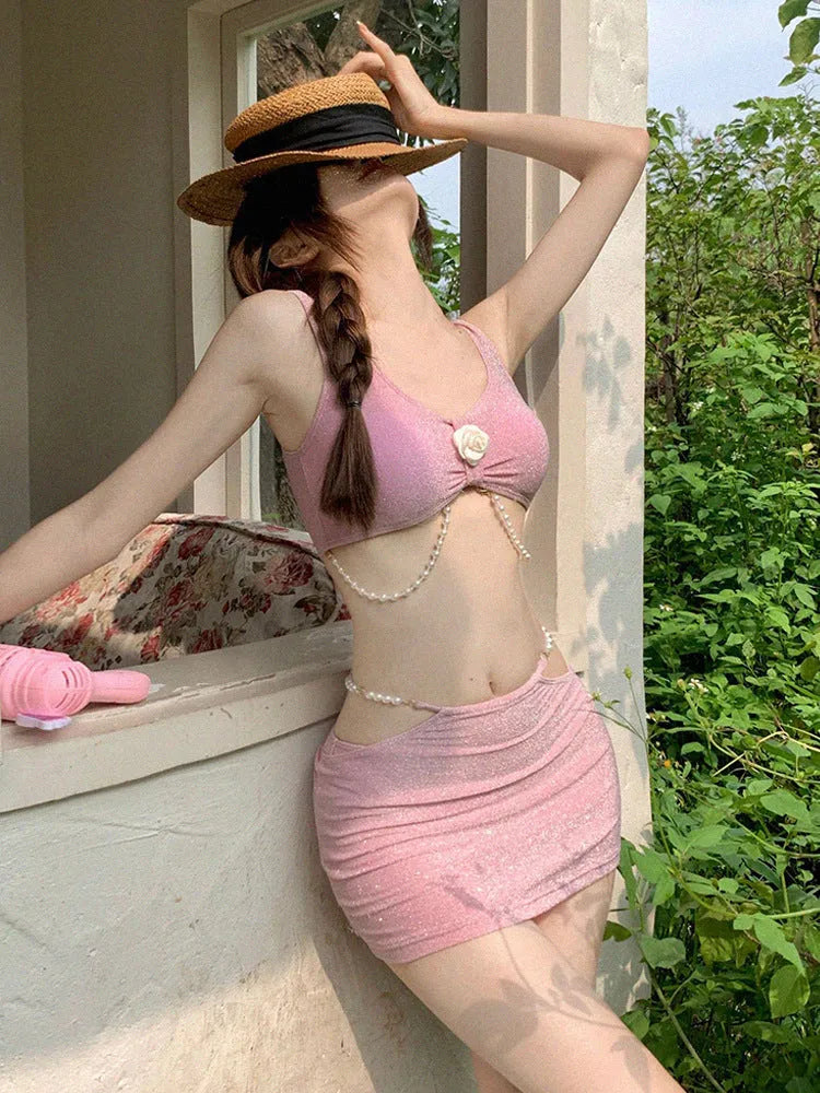 Women's pink and black three-piece polyester bikini for swimming and hot springs.
