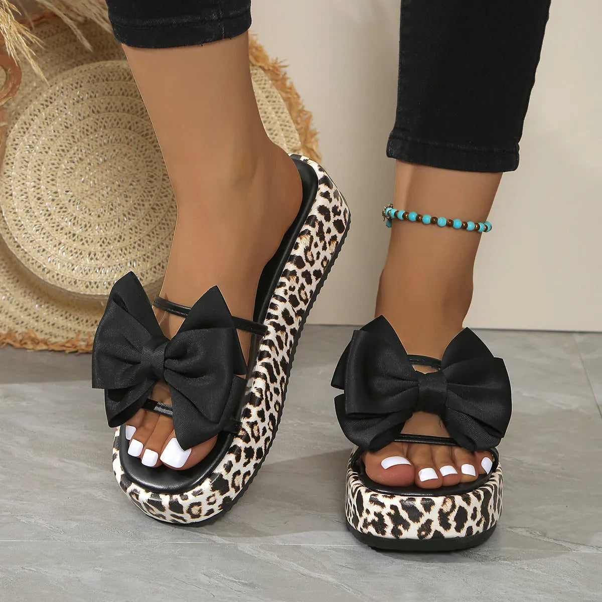 Women's leopard print beach slippers with thick sole and round toe scaffold shape