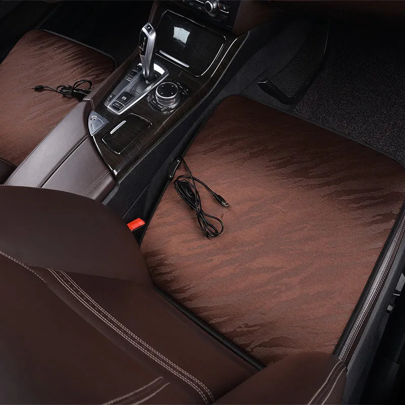 Car heating square cushion in black, approximately 45x45 cm, with USB cable and switch.