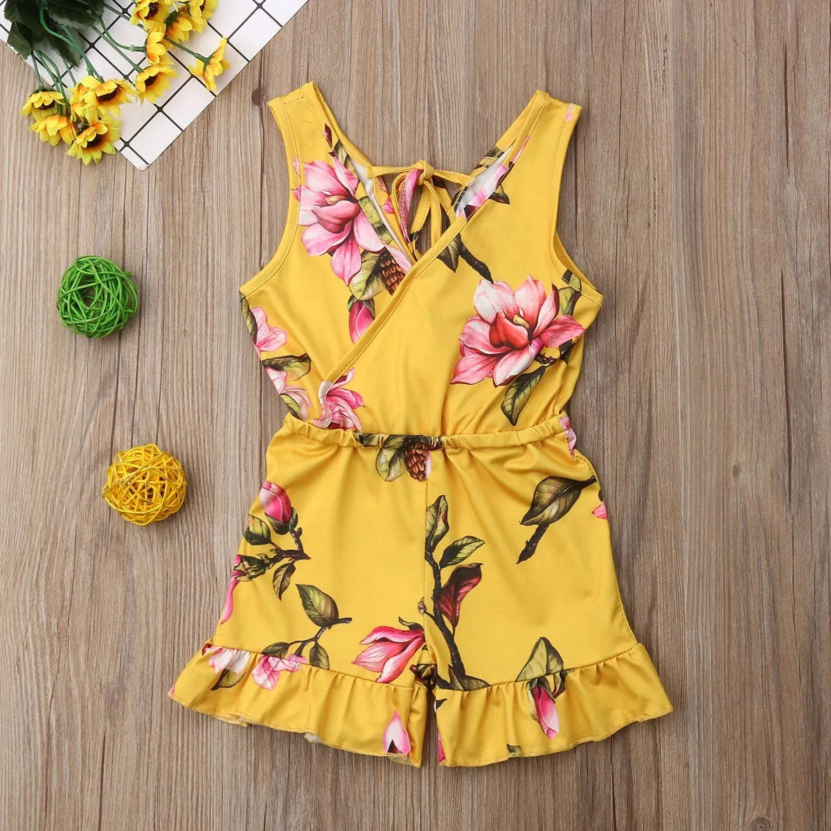 Cotton floral summer outfit for baby girls in white or yellow with sizing from 90cm to 130cm