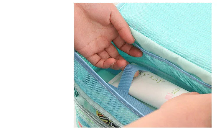 Large-capacity nylon wash bag in black with double chain head and mesh compartments