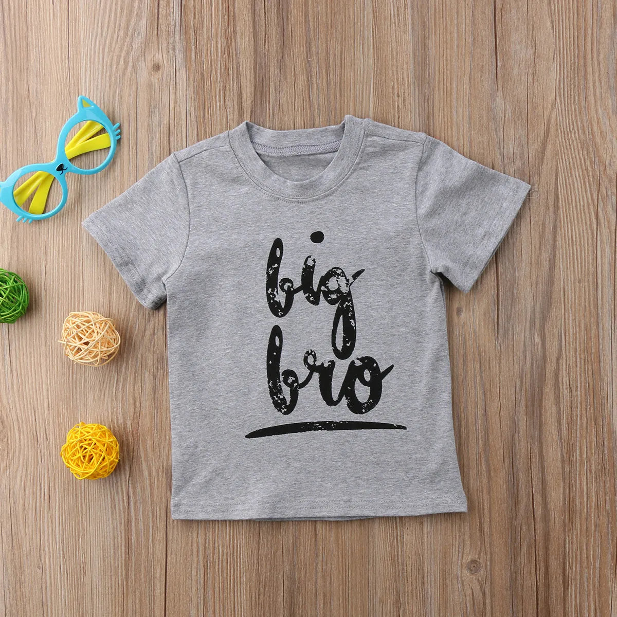 Grey children's cotton t-shirt with sibling print, shown in Asian children's sizes.