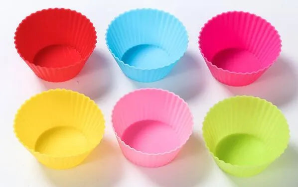 12 reusable silicone cupcake liners in 6 colours, with two nonstick baking cups of each colour.