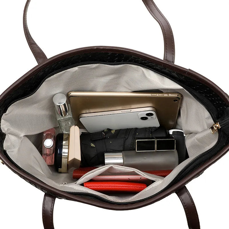 Retro square women's commuter handbag in PU leather with large capacity and internal organisation