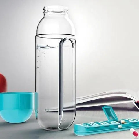Portable wrist capsule water cup with medicine box, 600ml PC body and PP lid, 23x7.5x7.5cm