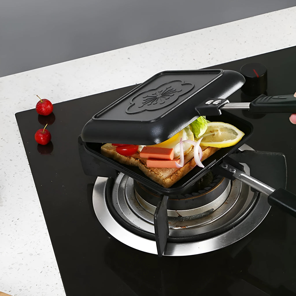 Double-sided aluminium alloy sandwich frying pan with non-stick coating, black, 34x14x4 cm, on induction cooker