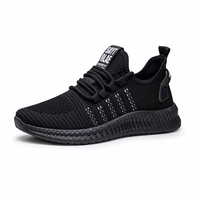 Men's black casual sports shoes with cross straps and a woven Flying Weave upper on a flat wear-resistant sole.