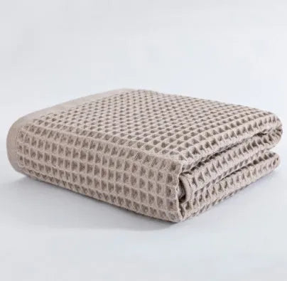 100% cotton bath towel 140x70cm in light blue with soft 3D surface and Turkish natural cotton fibre