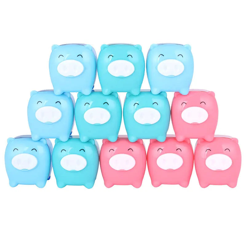 Deli 0557 plastic manual pencil sharpener animal shape mixed colour 48x38.2x41mm on white background