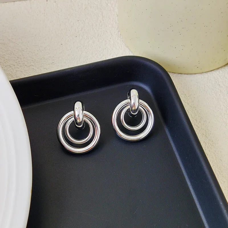 Geometric round ring earrings with irregular shape in gold and silver colour options