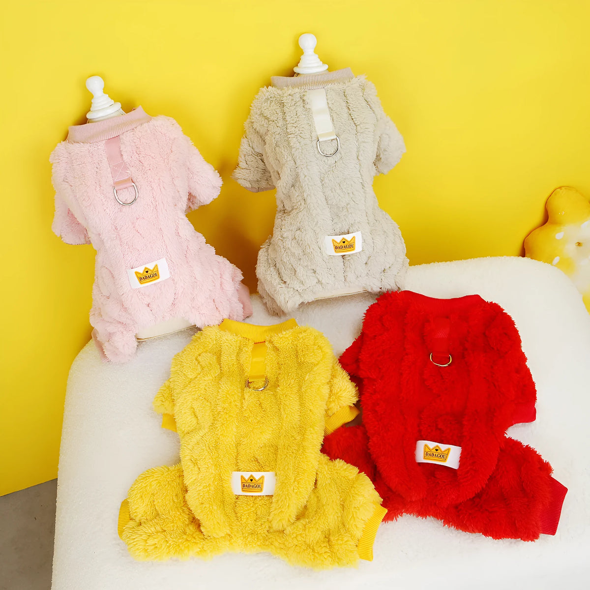 Four-legged polyester dog fleece jacket in khaki, pink, red, or yellow, sizes L M S XL XXL