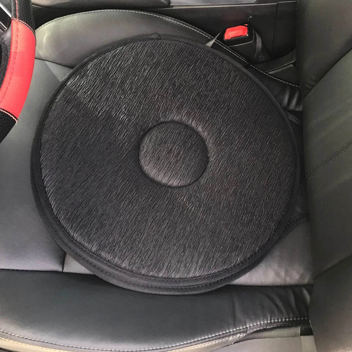 360-degree rotation cushion made of pleated cloth and EVA foam, available in multiple colours, on a chair