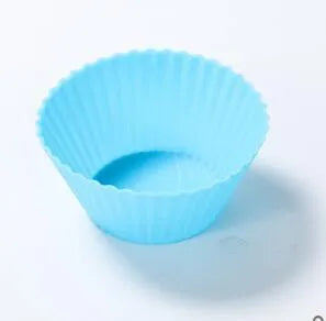 12 reusable silicone cupcake liners in 6 colours, with two nonstick baking cups of each colour.