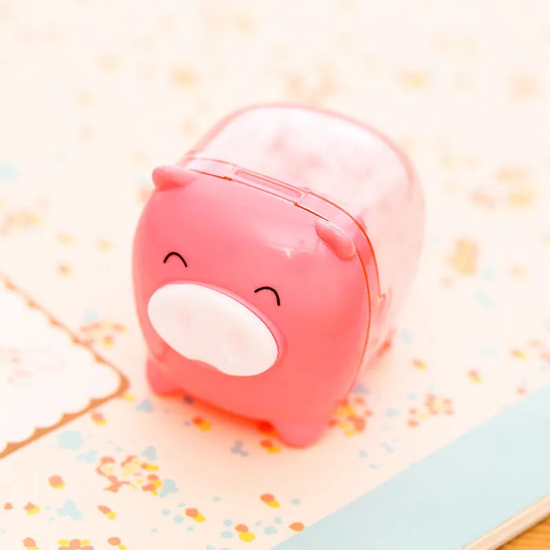 Deli 0557 plastic manual pencil sharpener animal shape mixed colour 48x38.2x41mm on white background