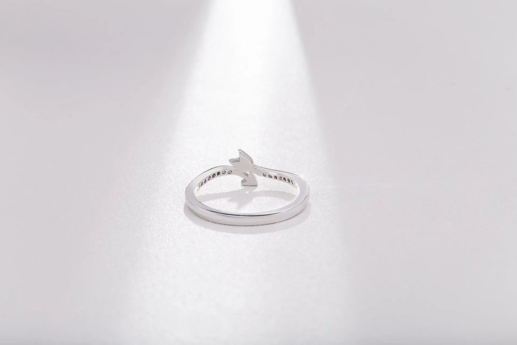 Women's arrow feather ring with white copper plating and cubic zirconia, available in US sizes 5-8