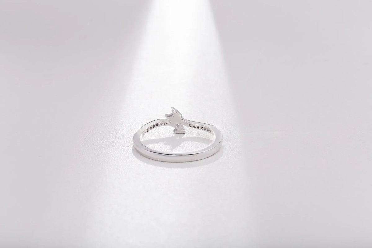 Women's arrow feather ring with white copper plating and cubic zirconia, available in US sizes 5-8