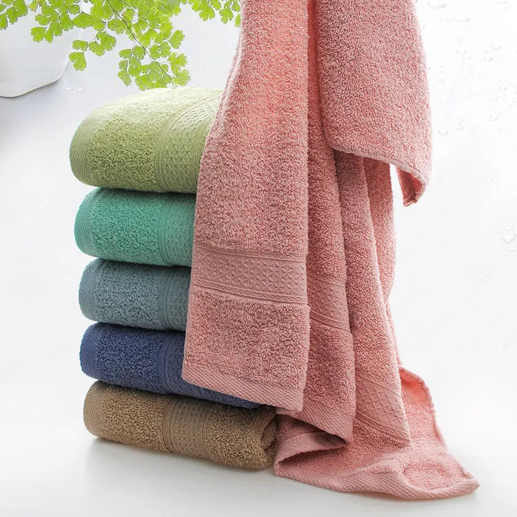 Thickened bath beach towel in seven colour options made from 80% cotton 20% polyester blend