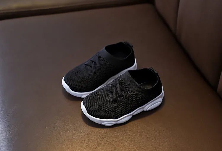 Children's lazy slip-on shoes in fabric with non-slip rubber sole, shown in available colours.