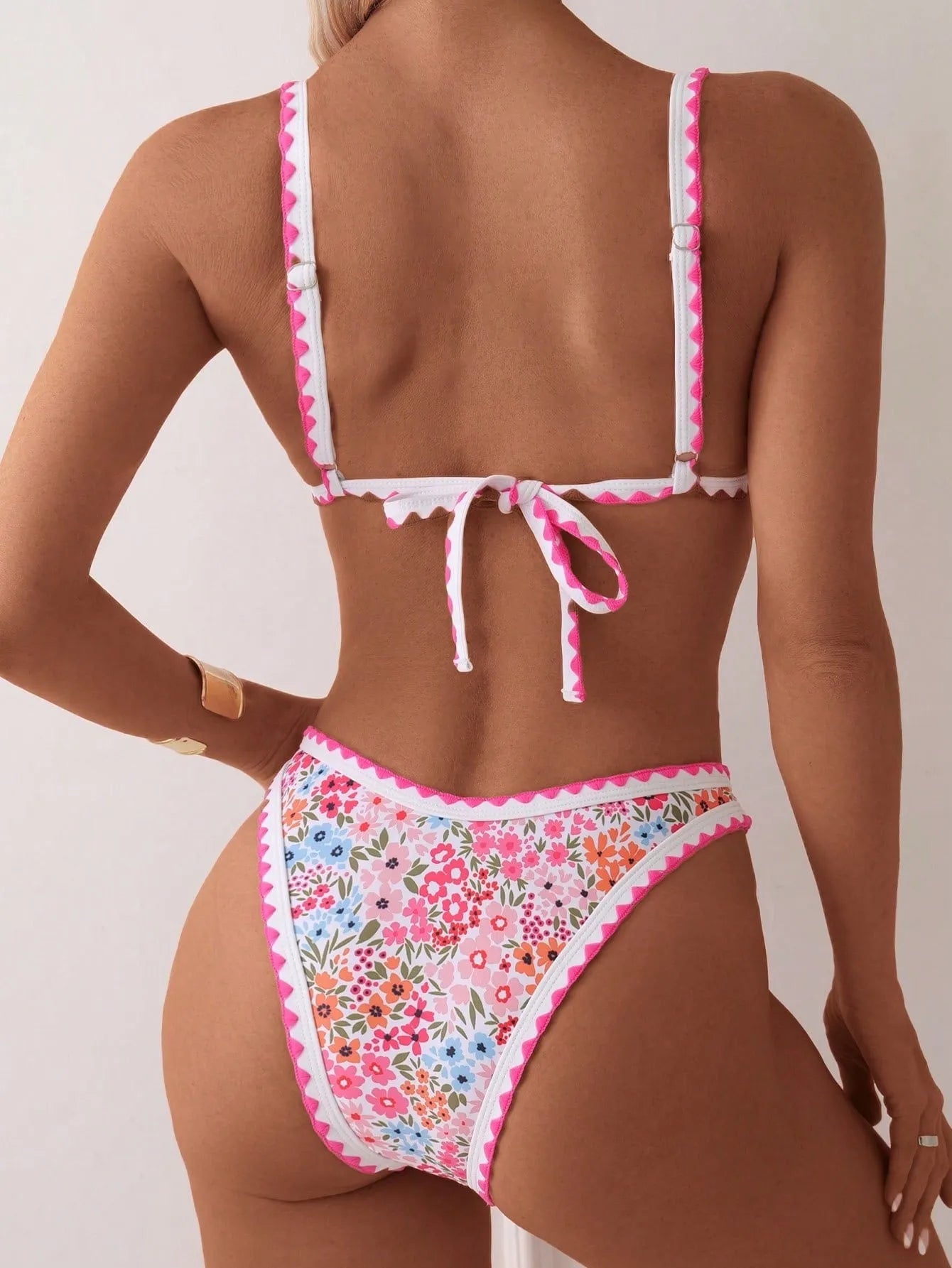 Women's lace-up split bikini swimsuit in picture colour with adjustable ties