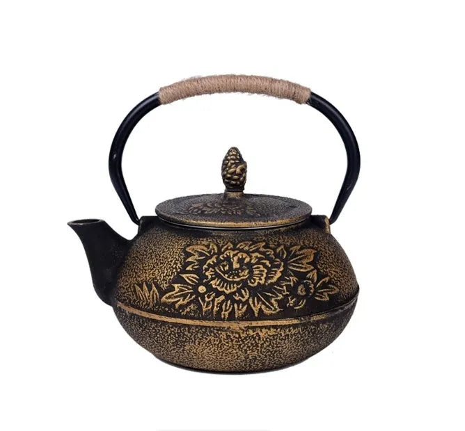 Cast iron teapot with Japanese patterns and 0.9 litre capacity