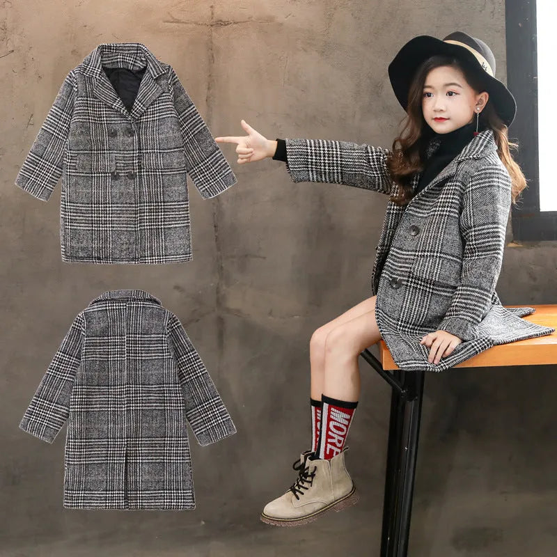 Grey houndstooth plaid winter coat for girls with suit collar and long sleeves.