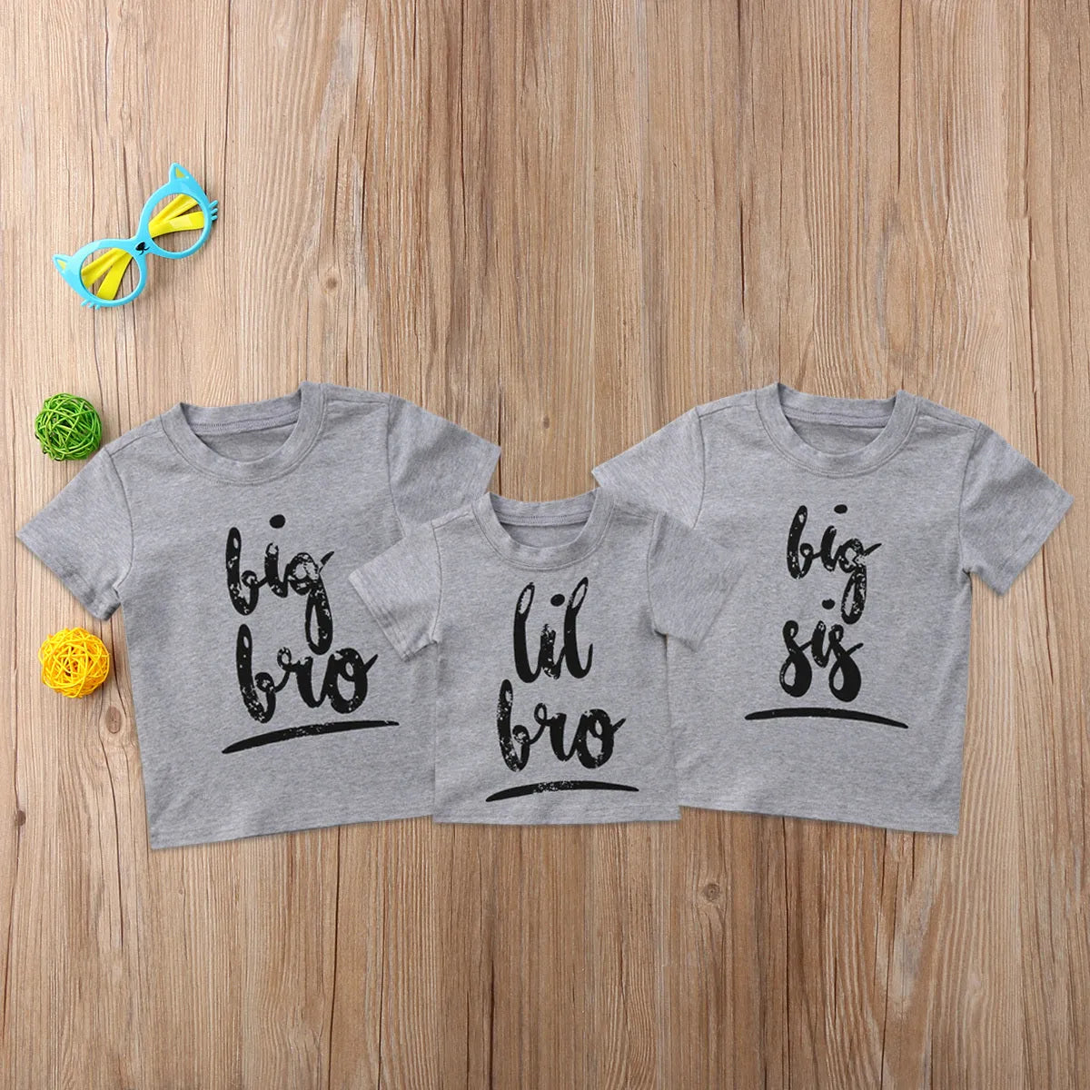Grey children's cotton t-shirt with sibling print, shown in Asian children's sizes.