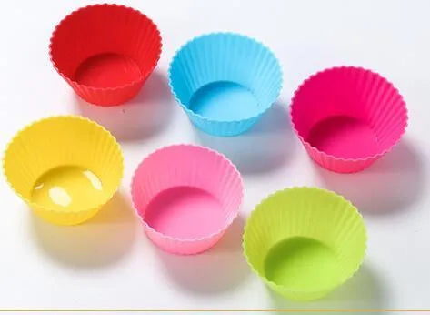 12 reusable silicone cupcake liners in 6 colours, with two nonstick baking cups of each colour.