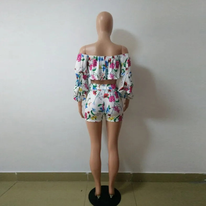 Multicolour digitally printed two-piece outfit with fluffy long sleeves and shorts.