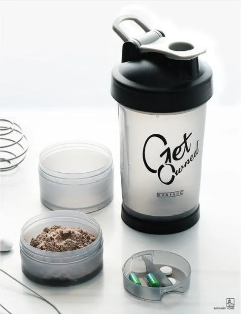 500ml plastic shake cup with sealed leak-proof lid, portable fitness shaker in two style options