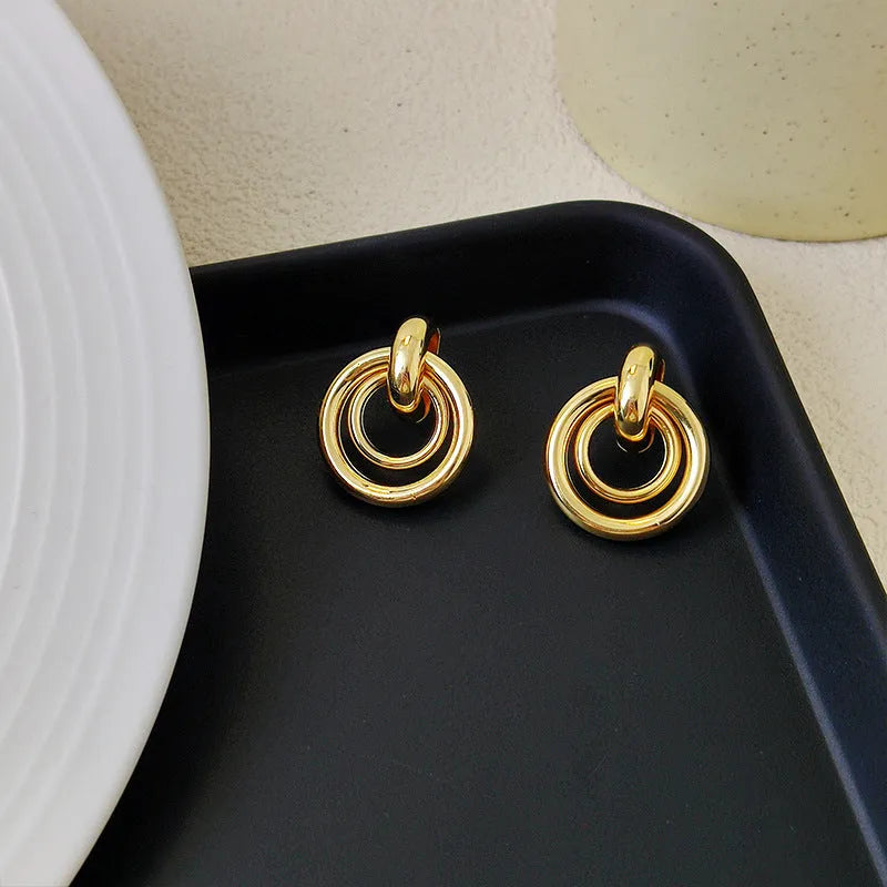 Geometric round ring earrings with irregular shape in gold and silver colour options