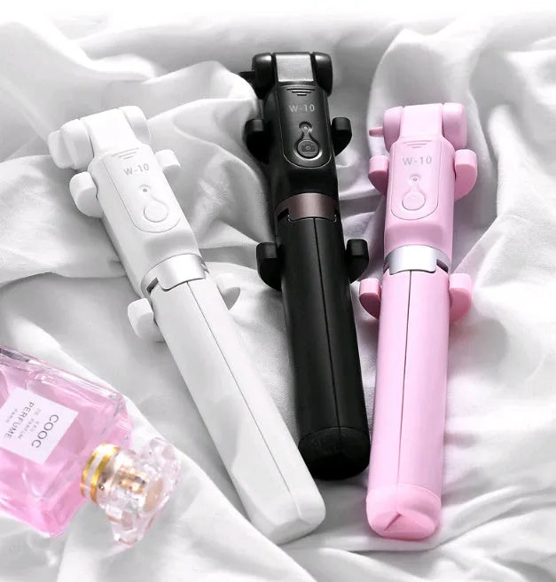 Aluminium Bluetooth selfie stick with remote control and tripod bracket extended with smartphone attached